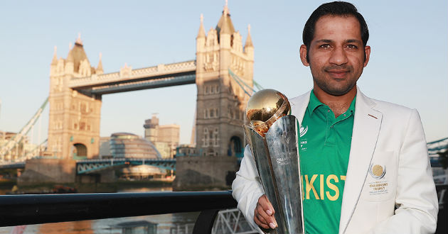 sarfraz ahmed with champions trothy