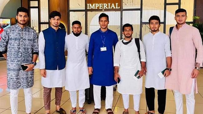 seven cricketer leave country umrah