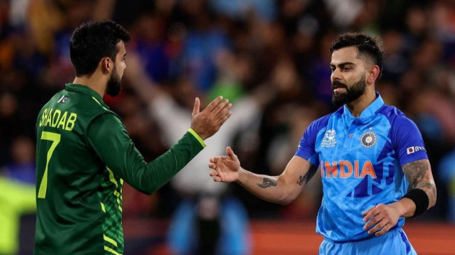 shadab khan and virat kohli