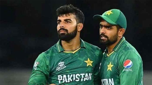 shadab khan babar azam pakistan 2