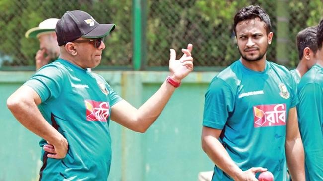shakib al hasan and chondika hathurusingha