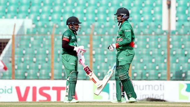 shakib al hasan and mushfiqur rahim have a chat