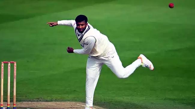 shakib al hasan bowling against somerset in the county championship