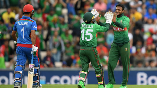 shakib and mushfiq celebrate a wicket