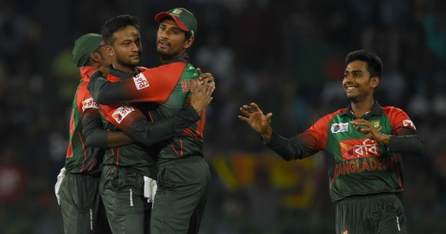 shakib breaks opening pair of sri lanka