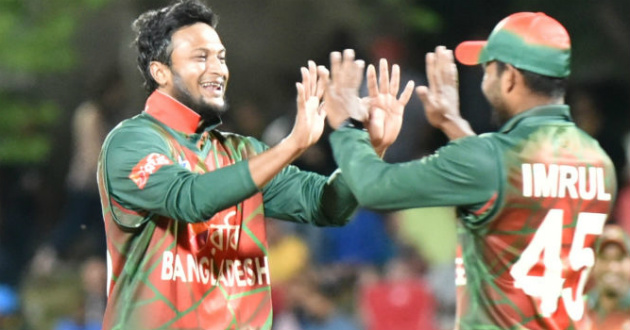 shakib celebrating a wicket with imrul