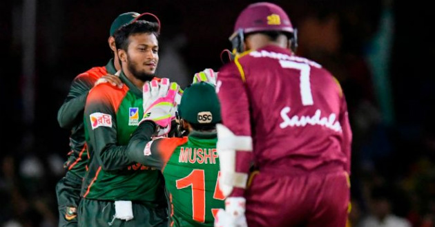 shakib celebrating with mushfiqur rahim