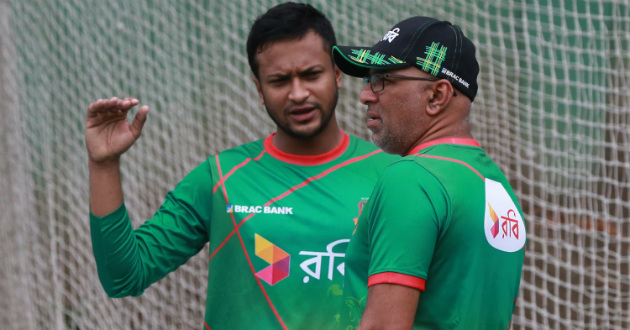 shakib discussing with chandika before test series against australia