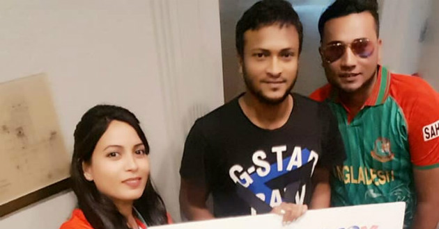 shakib is with his fan tanvir