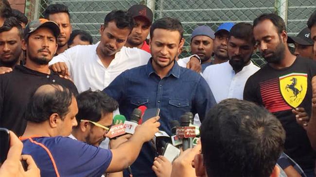 shakib with criketers