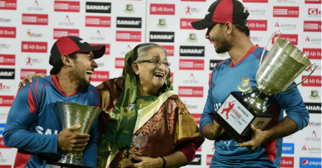 sheikh hasina with mashrafe mushfiq