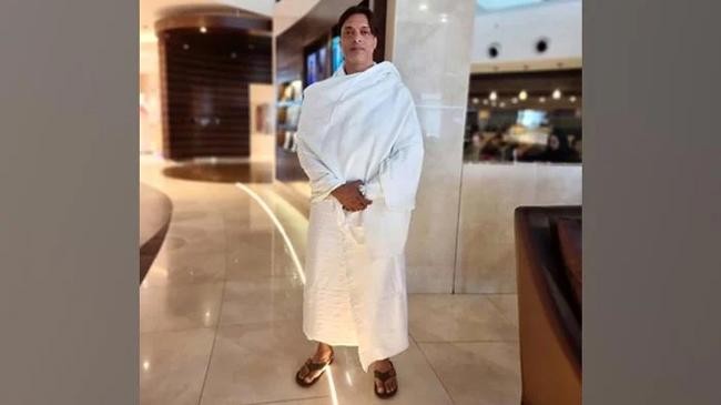 shoaib akhtar leaves for hajj