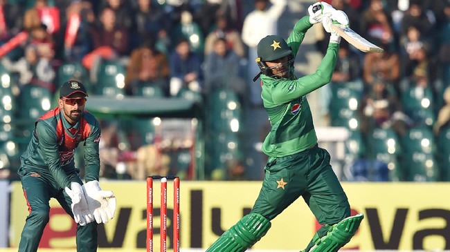 shoaib malik punches off the back foot