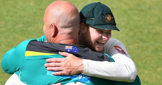 smith hugging his coach darren lehman