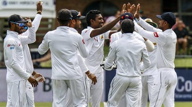 sri lanka celebrating a wicket 1