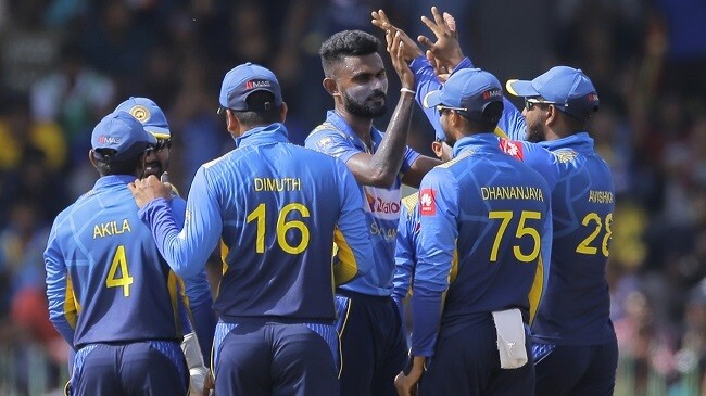 sri lanka celebrating a wicket 2