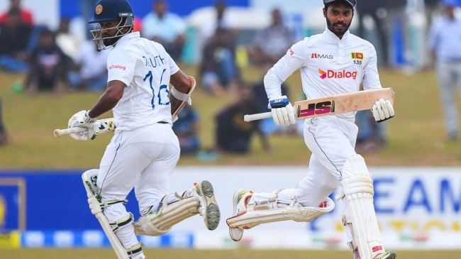 sri lanka lead by 323 runs