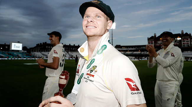 steven smith holds the urn