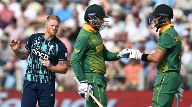 stokes watches on as rassie van der dussen and aiden markram share a glove punch