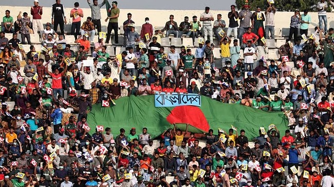 supporters in gallery