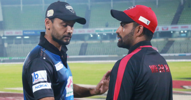 tamim and mashrafe talking while match stopped due to rain