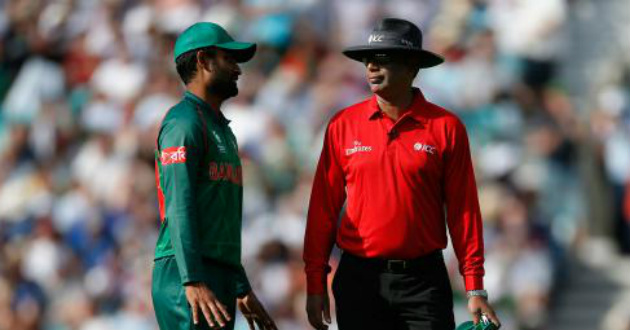 tamim talking with sundaram ravi an indian umpire