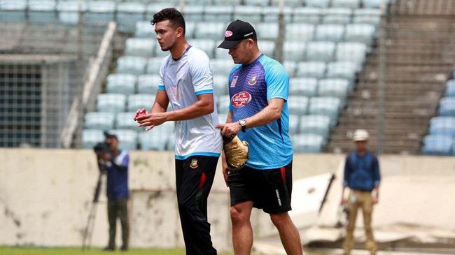 taskin ahmed with new coach
