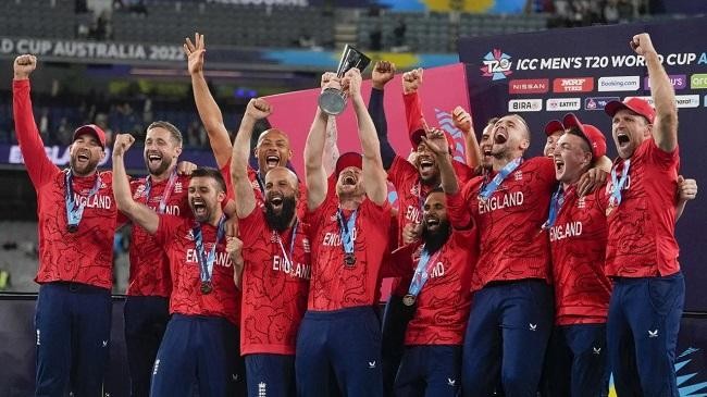 the england players celebrate with the trophy