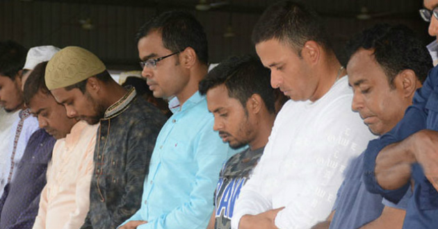 usman khawaja in eid prayers with sabbir