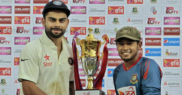 virat and mushfiq hoding trophy of test sereis in 2014