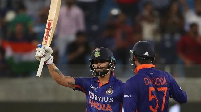 virat kohli raises his bat after reaching yet another fifty