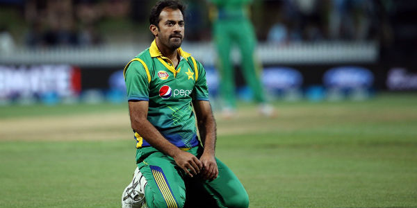 wahab reaz after being hit by kiwi batsmen