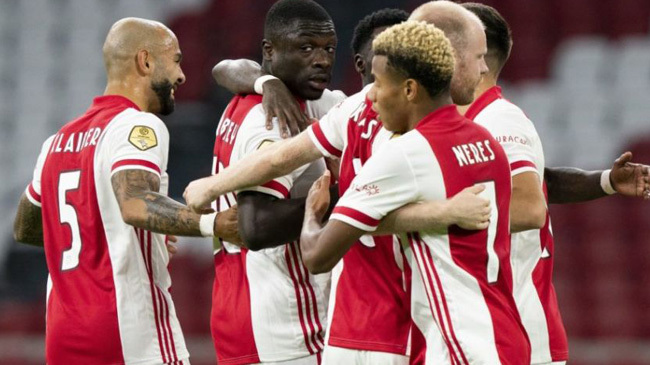 11 ajax players test positive