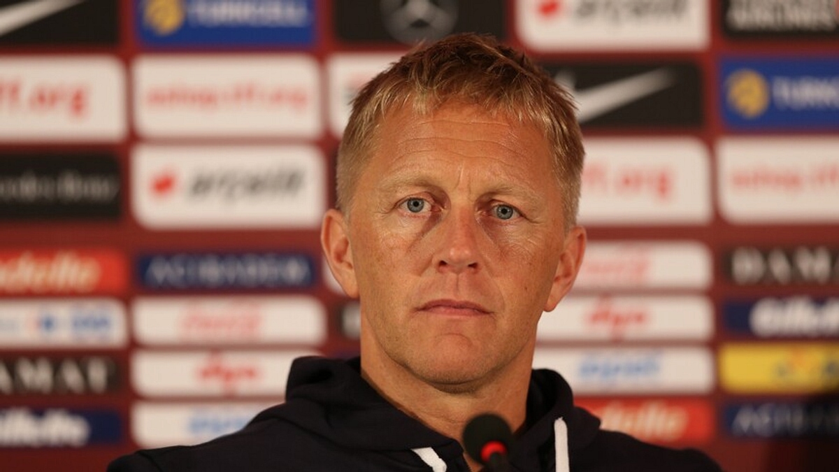 উত্তপ্ত বাক্যবিনিময়: মাঝপথেই শেষ আয়ারল্যান্ডের সংবাদ সম্মেলন