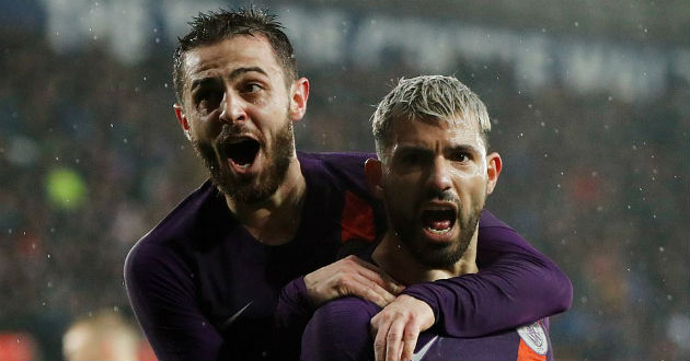 aguero celebrates after his late goal