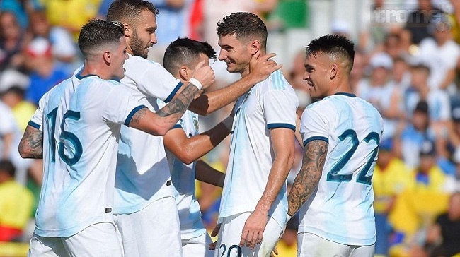argentina celebrating a goal in friendly match