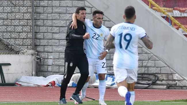 argentina coach with players