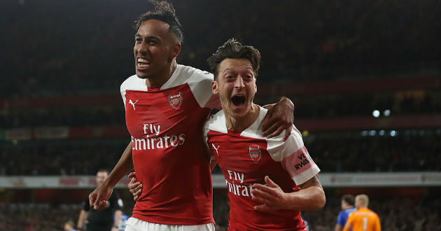 arsenal celebrate a goal