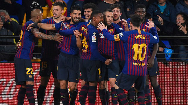 barcelona celebrate late goal