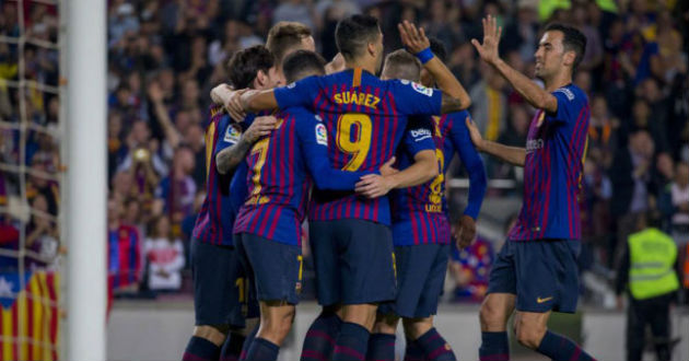 barcelona celebrating a goal