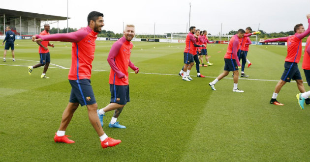 barcelona training session messi suarez