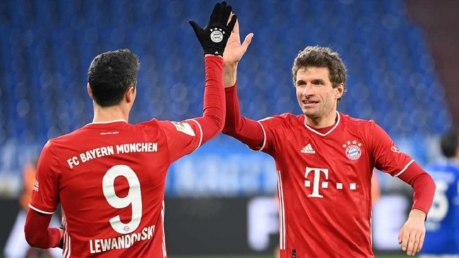 bayern munich celebrating a goal 2020 21