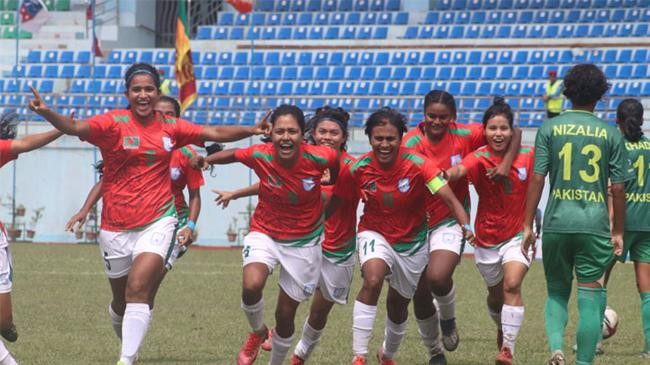 bd women football team