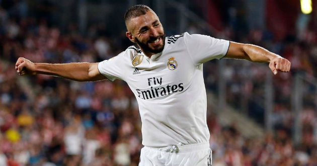 benzema celebrates a goal