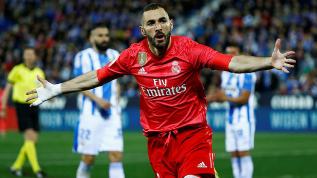 benzema celebrates after levelling scoring