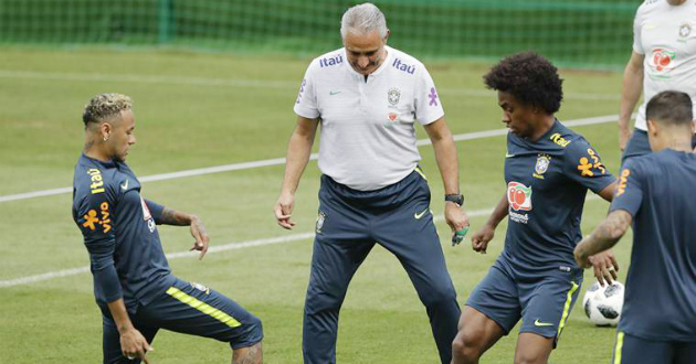 brazil team practice neymar tite