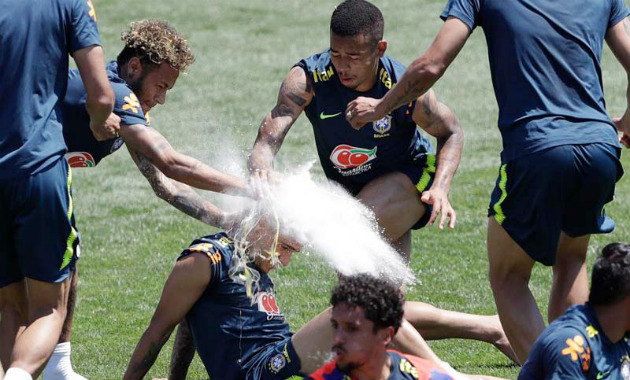 brazilian footballer egg fight