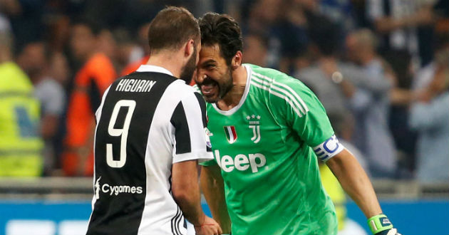 buffon and higuain celebrate after the match