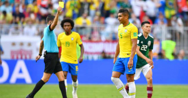 casemiro yellow card vs mexico