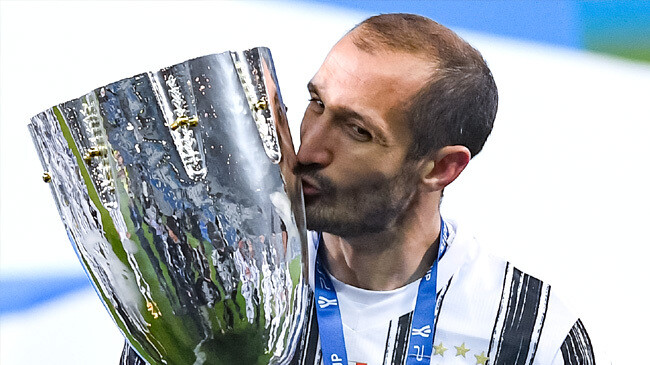 giorgio chiellini juventus trophy